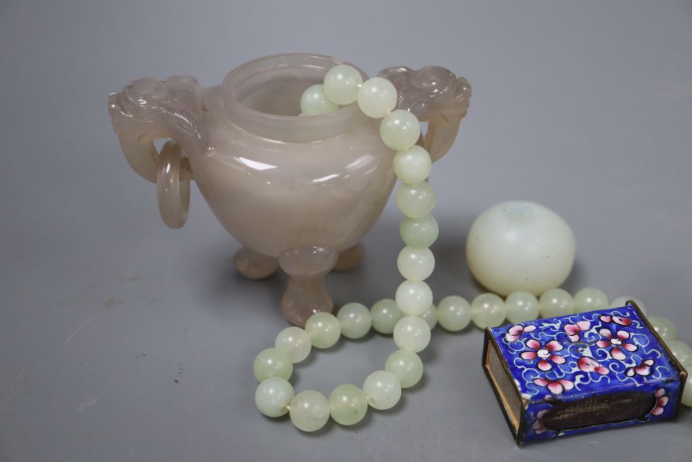 Assorted Chinese items including agate, jade, etc.